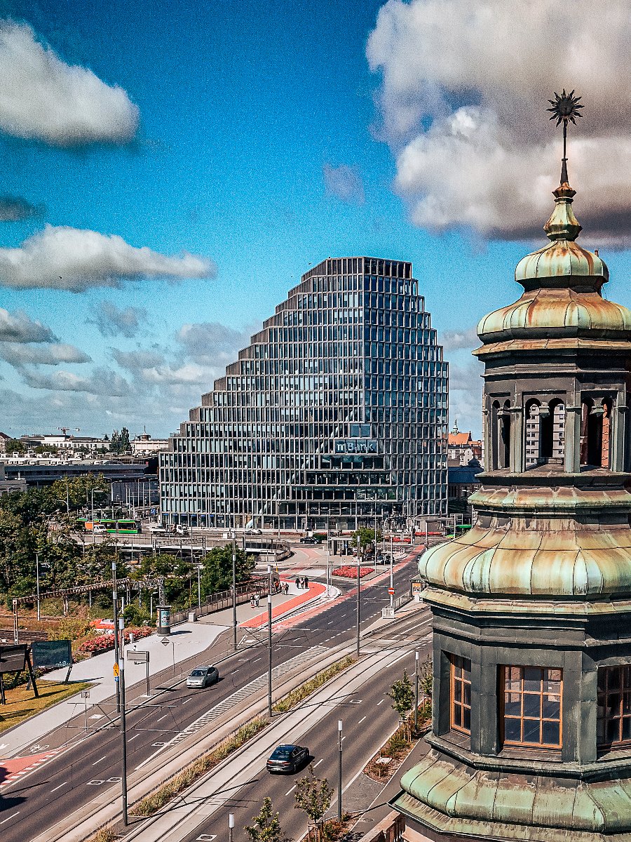 Biurowiec Bałtyk w Poznaniu przy Rondzie Kaponiera.
