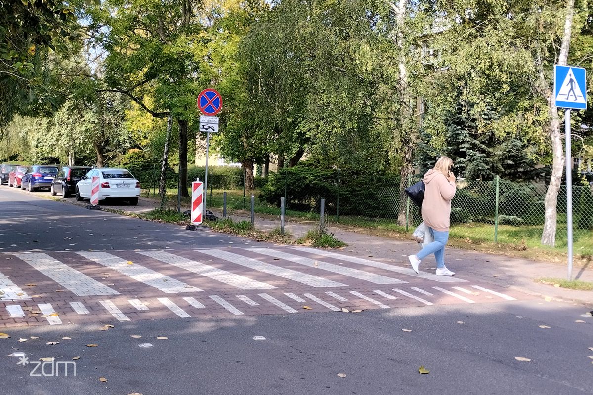 Chodnik na ul. Wioślarskiej przed przebudową