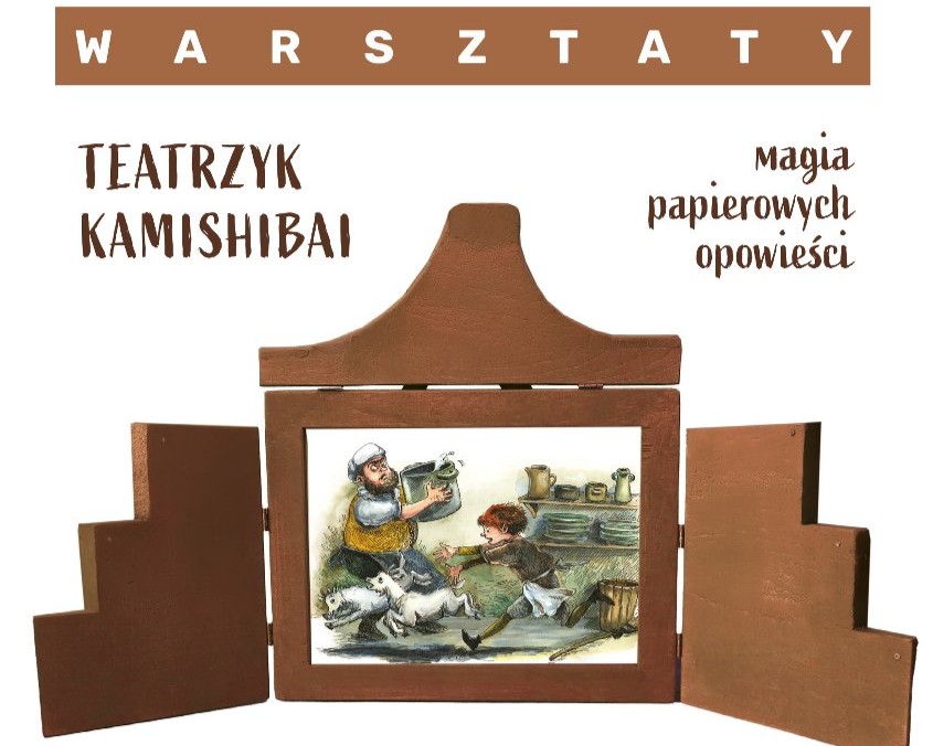 Drewniany teatrzyk kamishibai z otwartymi skrzydełkami, w środku ilustracja przedstawiająca scenę z legendy (mężczyzna i chłopiec w pracowni piekarskiej), nad nim napisy "Teatrzyk Kamishibai" oraz "Magia papierowych opowieści".