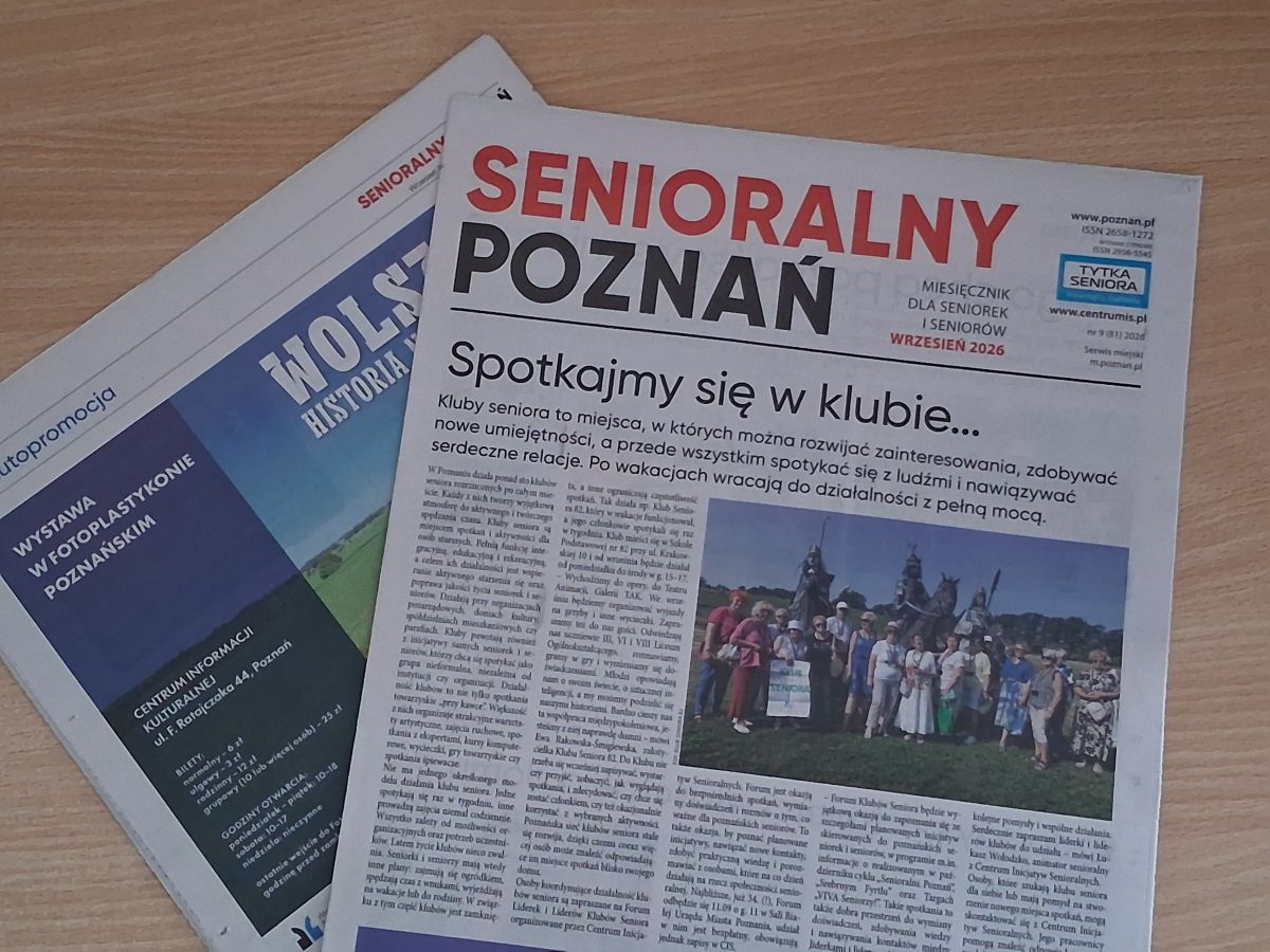 dwie gazety jedna z pierwszą stroną pod nią gazeta z ostatnią stroną