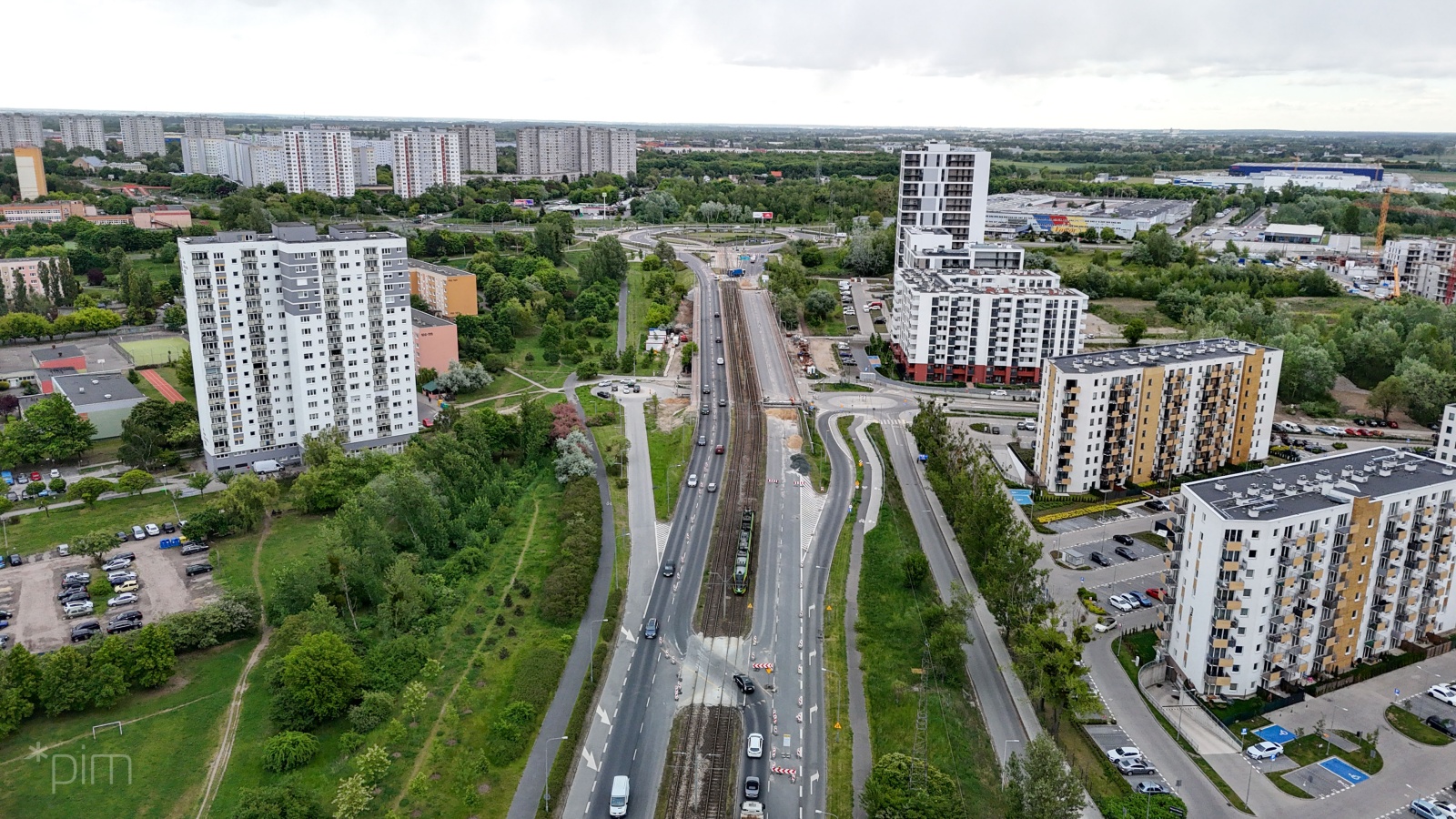 Galeria zdjęć remontu podpór wiaduktu nad ul. Wagrowską - widok trasy i sąsiednich bloków z lotu ptaka
