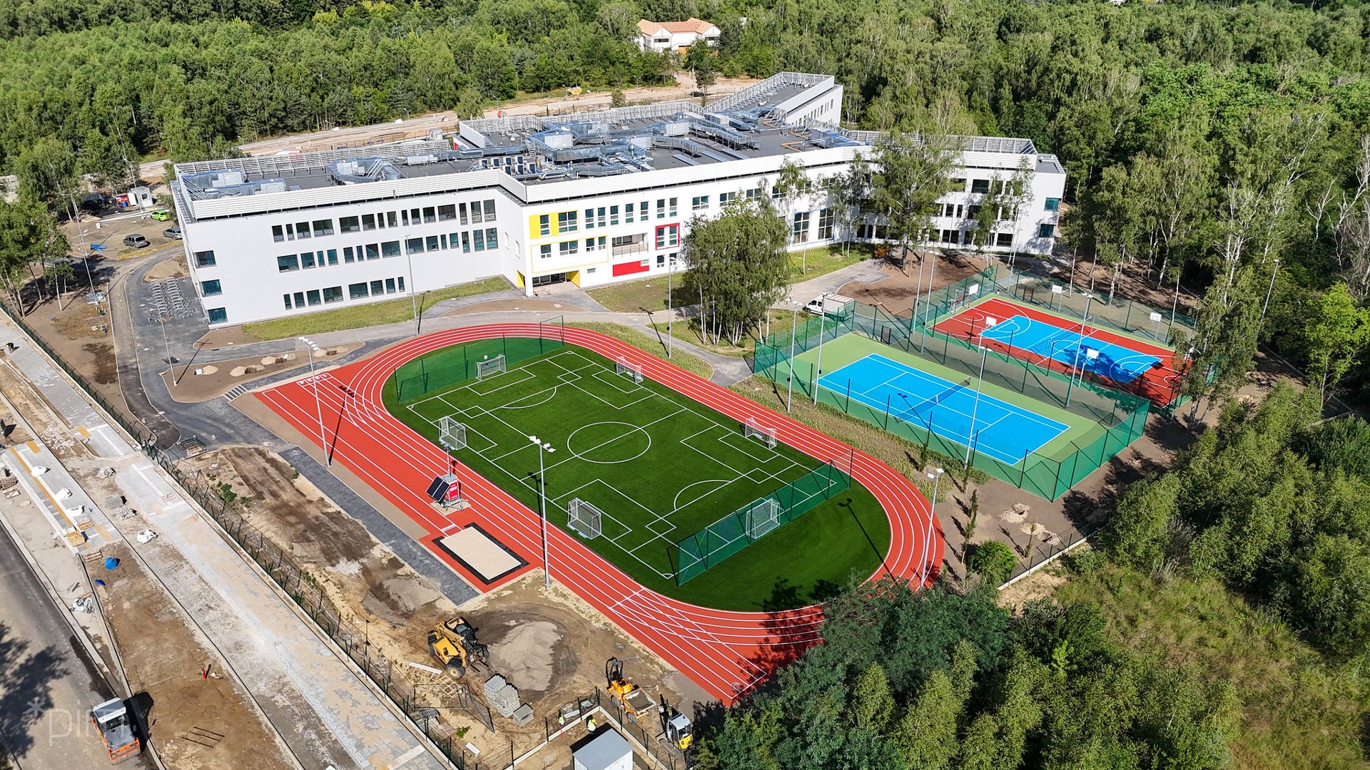 Galeria zdjęć szkoły na Strzeszynie i otoczenia wokół niej