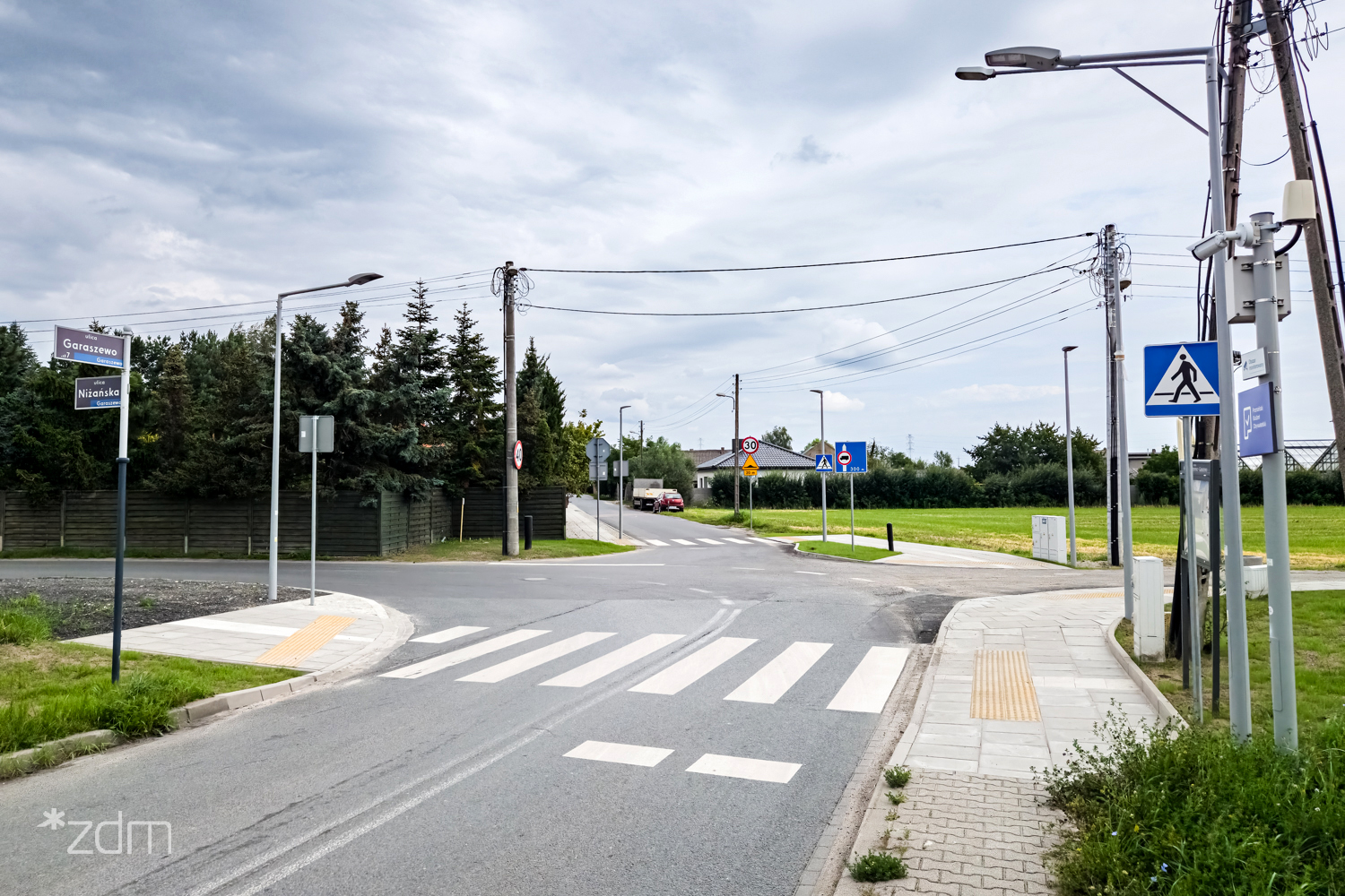 Galeria zdjęć z odnowionej ul. Garaszewo - widok na skrzyżowanie i przejścia dla pieszych