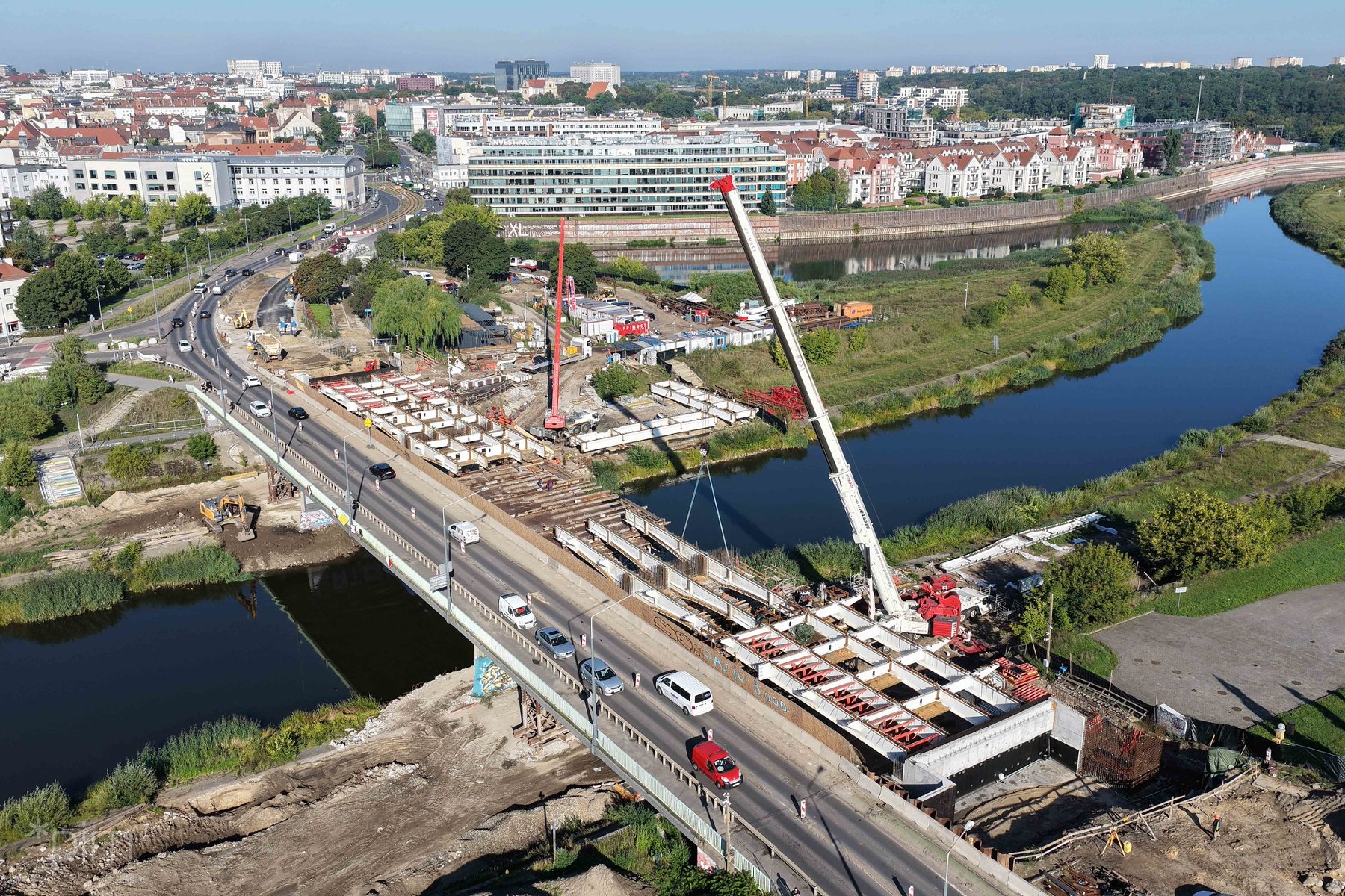 Galeria zdjęć z przebudowy Mostu Chrobrego. Widać stalową konstrukcję północnej części