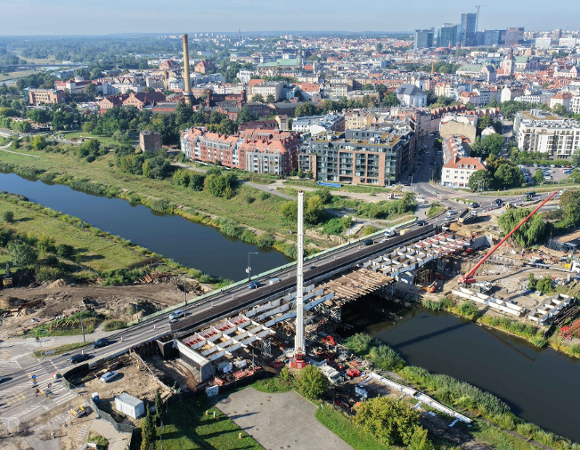Galeria zdjęć z przebudowy Mostu Chrobrego. Widać stalową konstrukcję północnej części