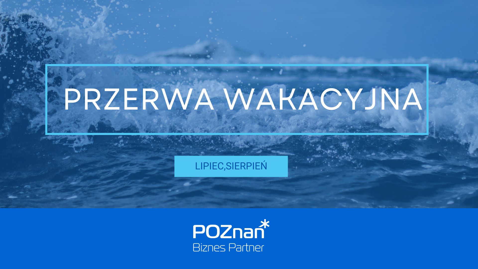 Grafika informująca o Wakacyjnej przerwie w Poznań Biznes Partner. W tle morze.