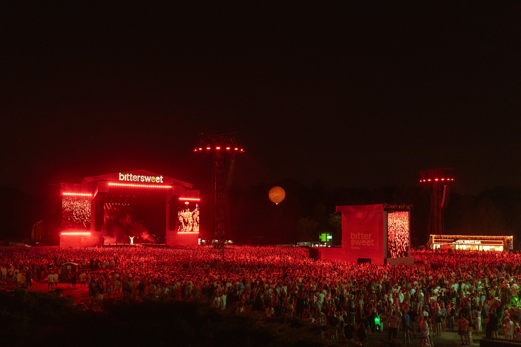 Grafika z informacjami i zdjęciem członków formacji Twenty One Pilots