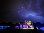 Na zdjęciu burza widziana nad poznańską katedrą