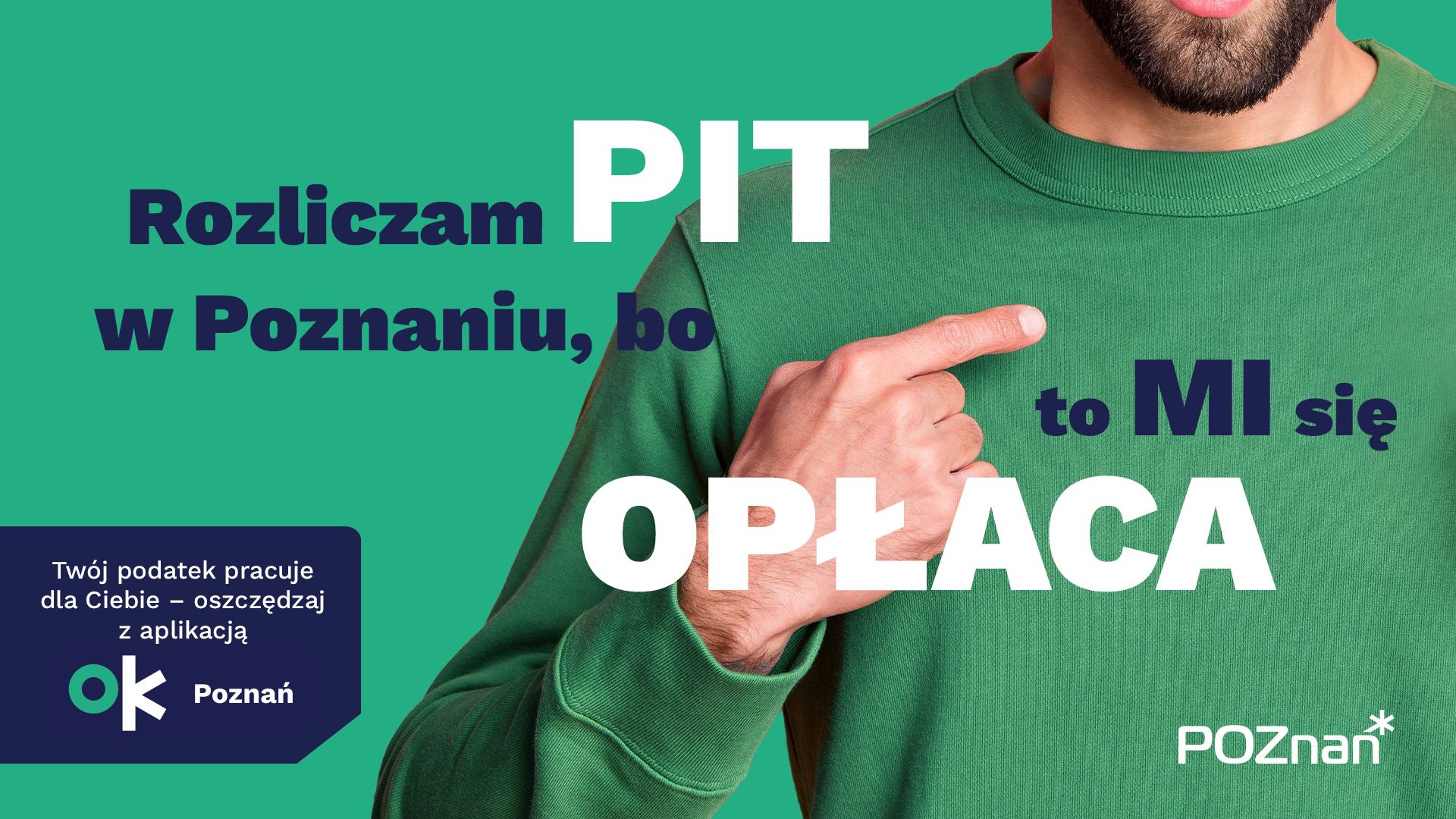 Na zdjęciu dłoń trzymająca zeznanie podatkowe, w tle urząd skarbowy