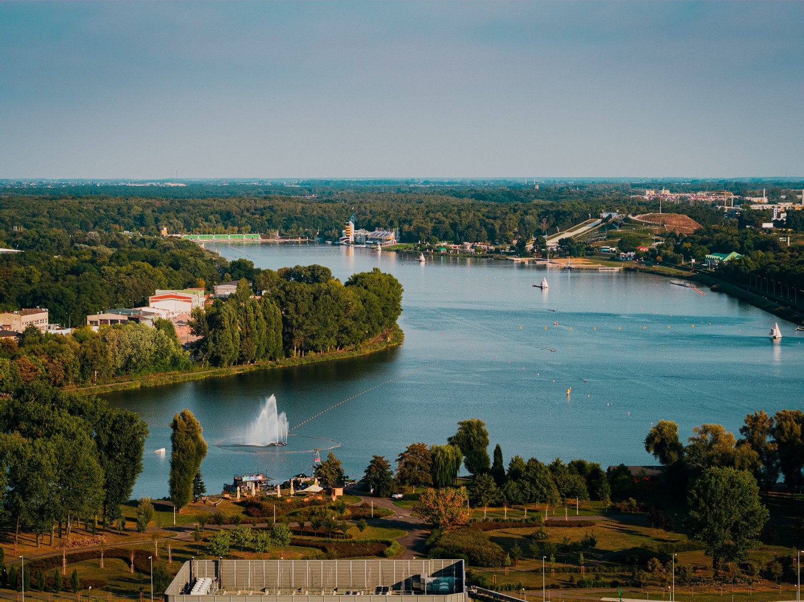 Na zdjęciu Jezioro Maltańskie z lotu ptaka