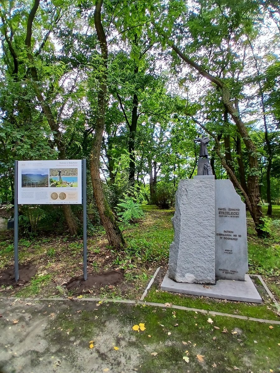 Na zdjęciu nowa tablica w Głuszynie.