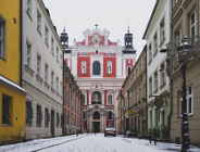 Na zdjęciu ulica w centrum miasta obsypana śniegiem