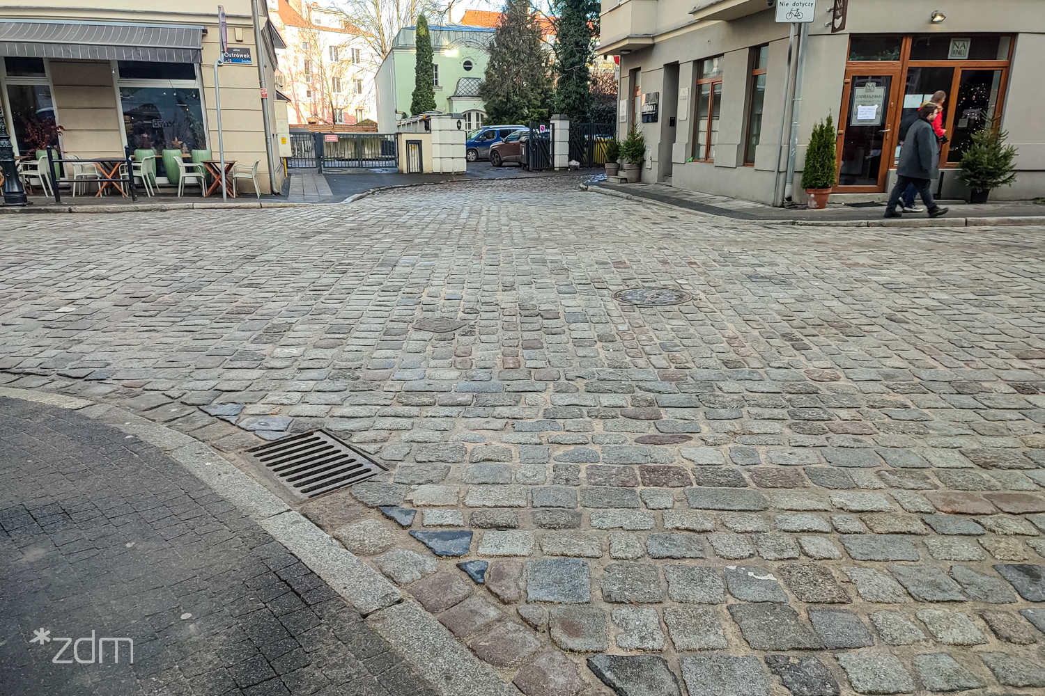 Nowy, równy bruk na ulicach Śródki