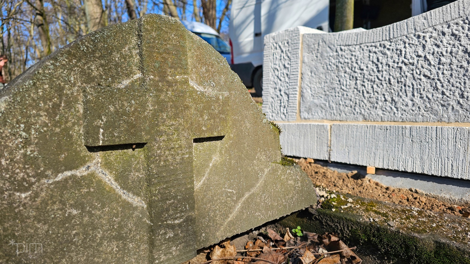 Odnowiony nagronek obok nieodnowionego