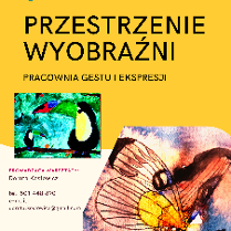 Na żółtym tle umieszczono dwa kolorowe obrazy: abstrakcyjną kompozycję w odcieniach niebieskiego i zieleni z dwoma tukanami oraz zbliżenie na motyla o intensywnych barwach. Wokół informacje o wydarzeniu zawarte w treści artykułu.