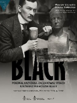 Czarno‑białe zdjęcie mężczyzny w garniturze, który rzeźbi głowę przedstawioną jako popiersie. Obok fotografii znajduje się część z tekstem o wydarzeniu w Muzeum Literatury, zawierająca nazwiska twórców oraz datę i godzinę wydarzenia, które zawarto w treści artykułu. Poniżej logotypy organizatorów.