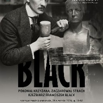 Czarno‑białe zdjęcie mężczyzny w garniturze, który rzeźbi głowę przedstawioną jako popiersie. Obok fotografii znajduje się część z tekstem o wydarzeniu w Muzeum Literatury, zawierająca nazwiska twórców oraz datę i godzinę wydarzenia, które zawarto w treści artykułu. Poniżej logotypy organizatorów.