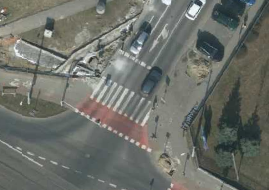 Przejście dla pieszych przez ul. Piotrowo fragmencie mapy lotniczej