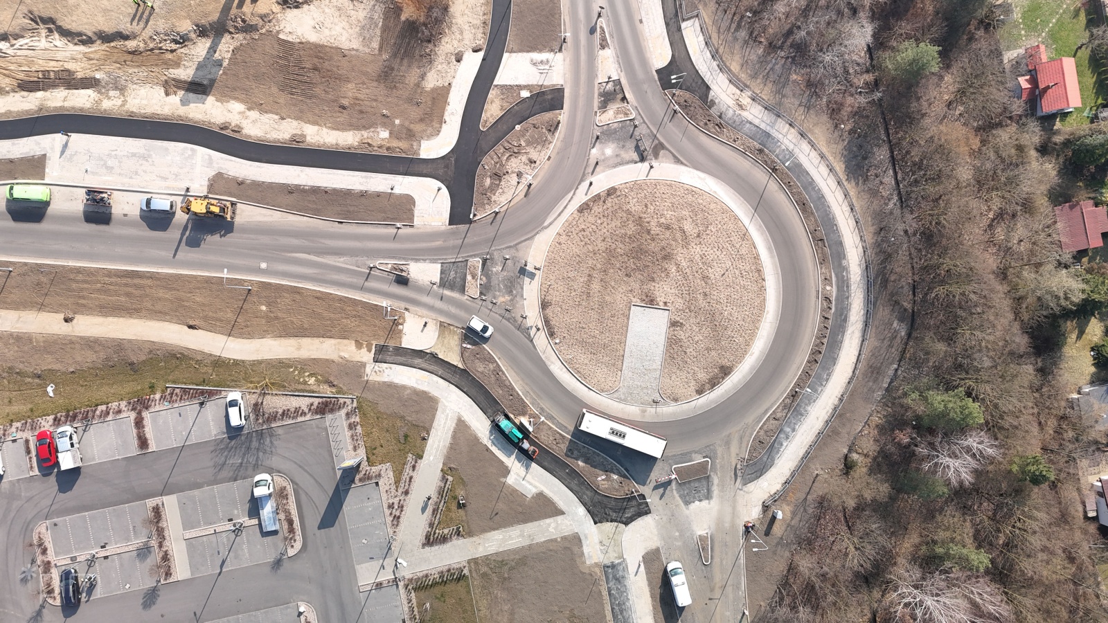 Rondo widziane z lotu ptaka w trakcie prac drogowych