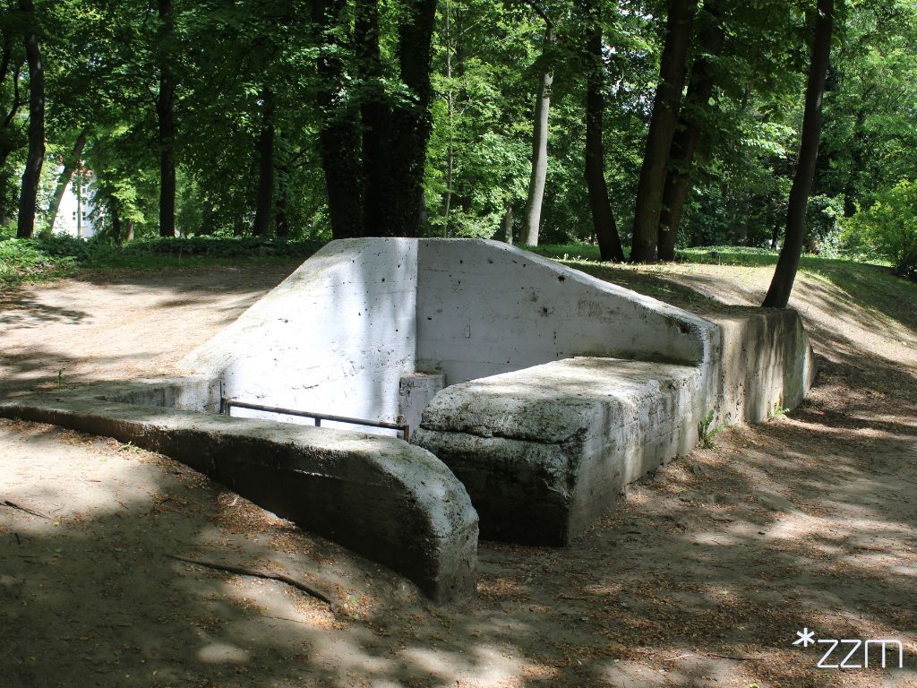 Schron przeciwlotniczy w Parku Sołackim