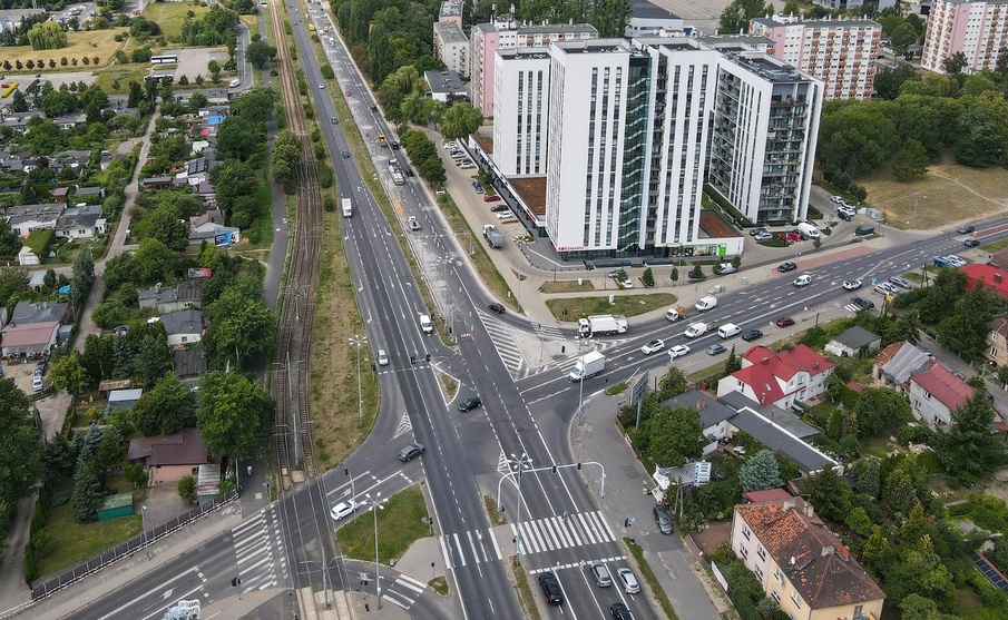 skrzyżowanie dwóch ulic widok z lotu ptaka