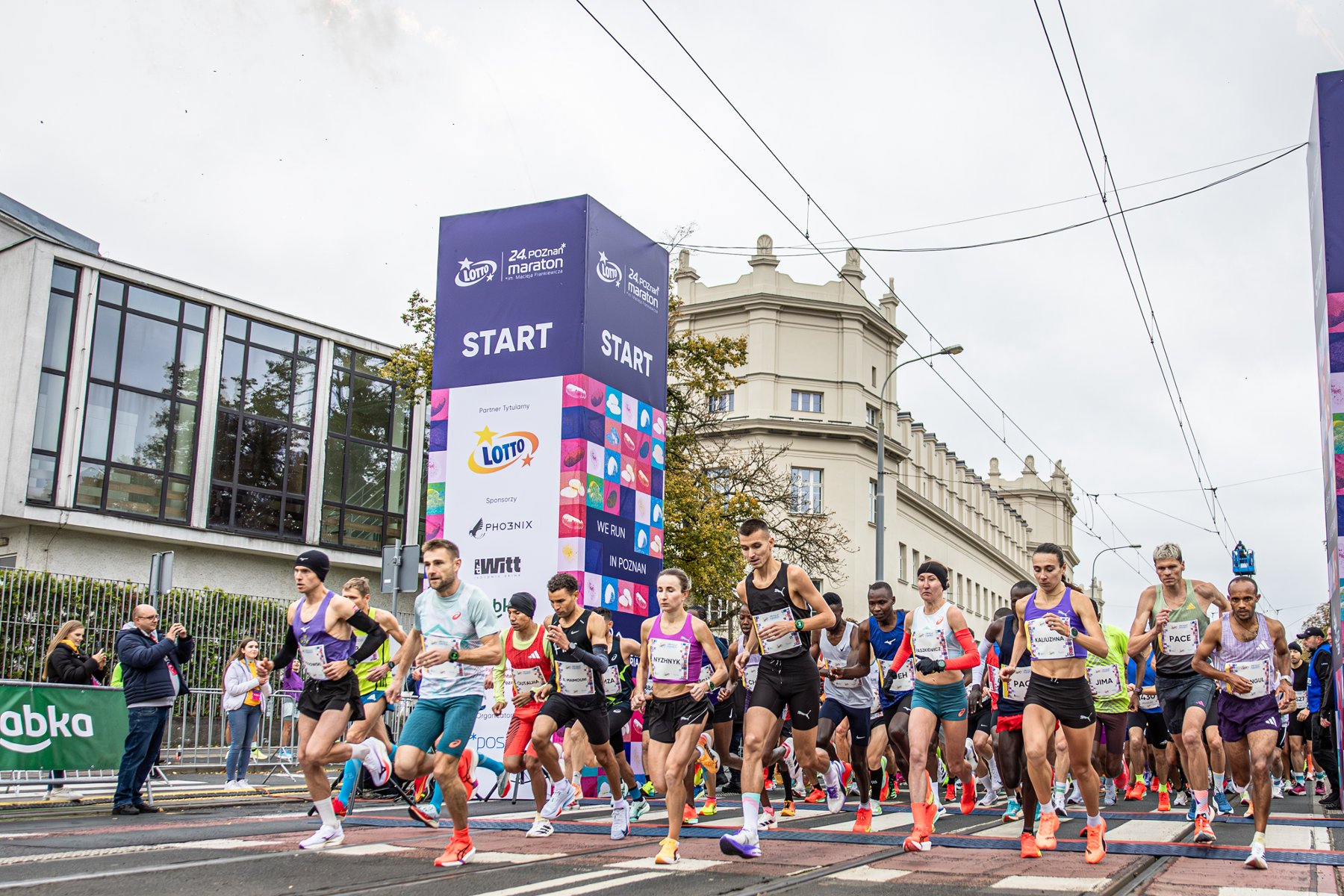 Start biegaczy podczas zeszłorocznego maratonu