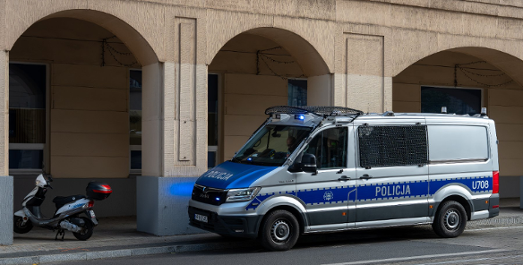 Strażnicy i policja prowadzą patrole przed szkołami