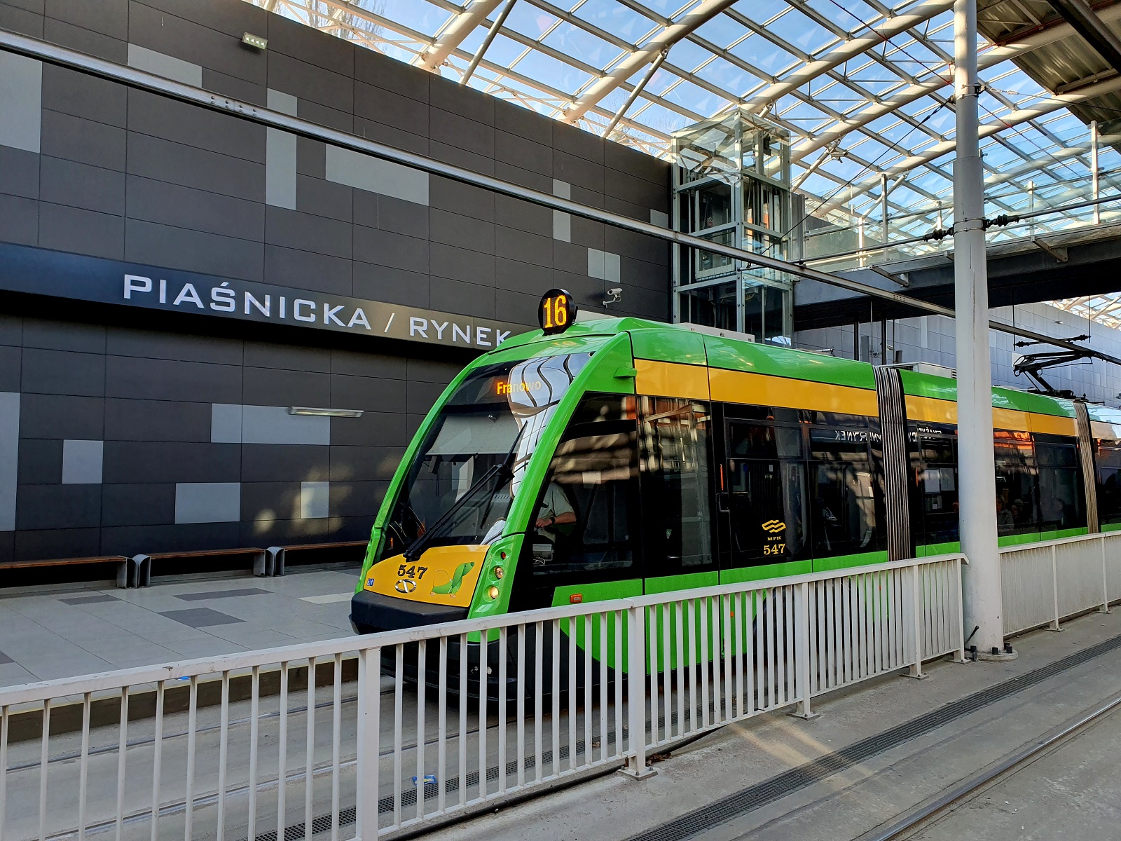 Tramwaj linii nr 16 w tunelu na Franowo