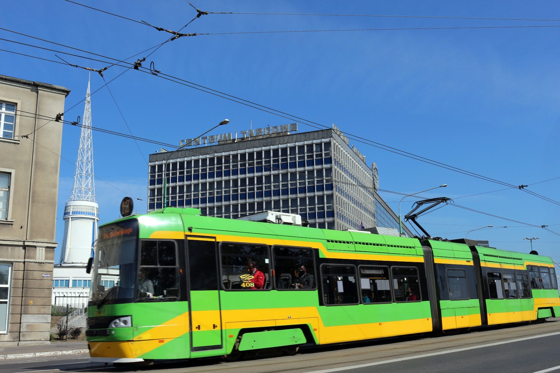 Tramwaj na ul. Głogowskiej, na wysokości MTP