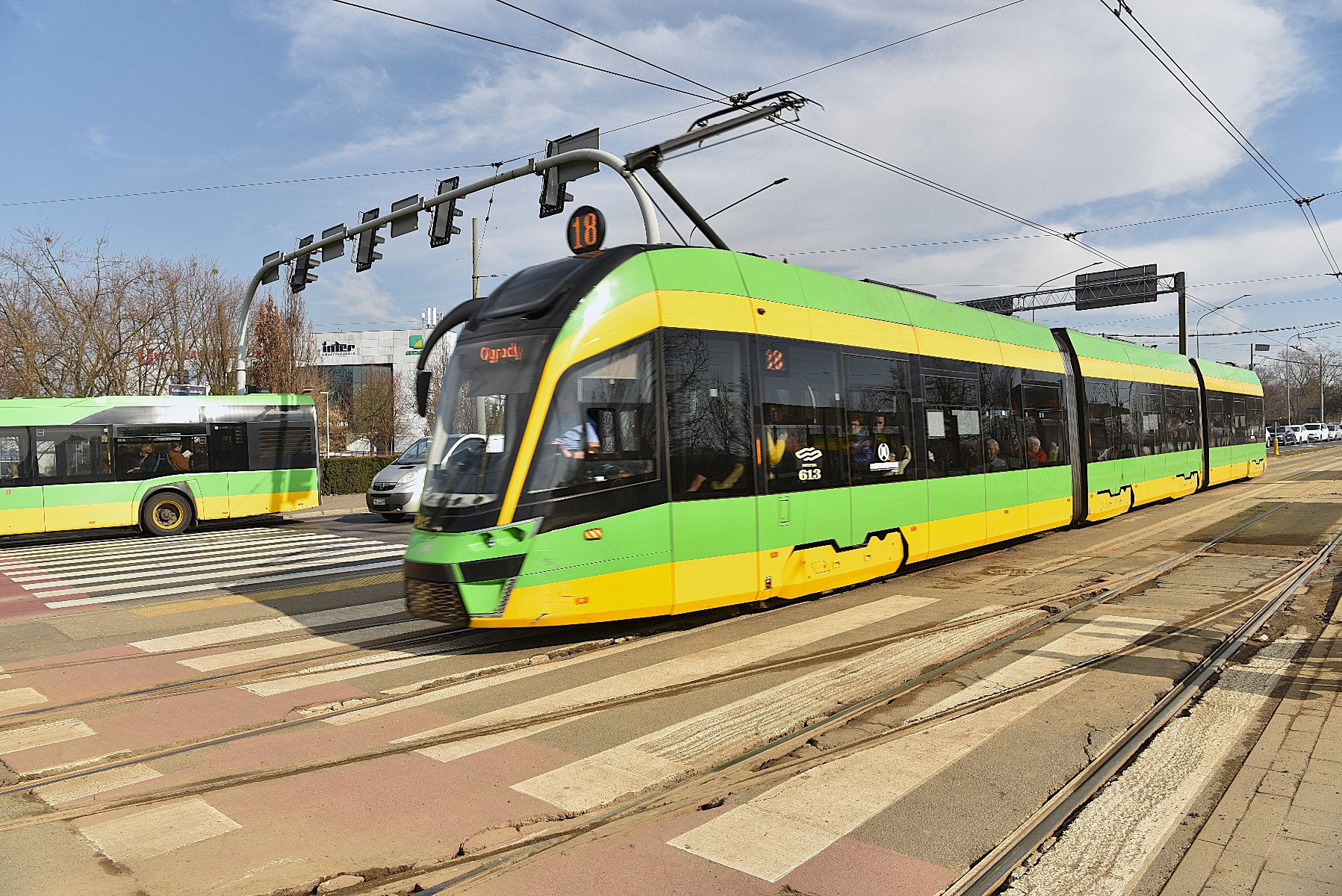 Tramwaj przy węźlie AWF