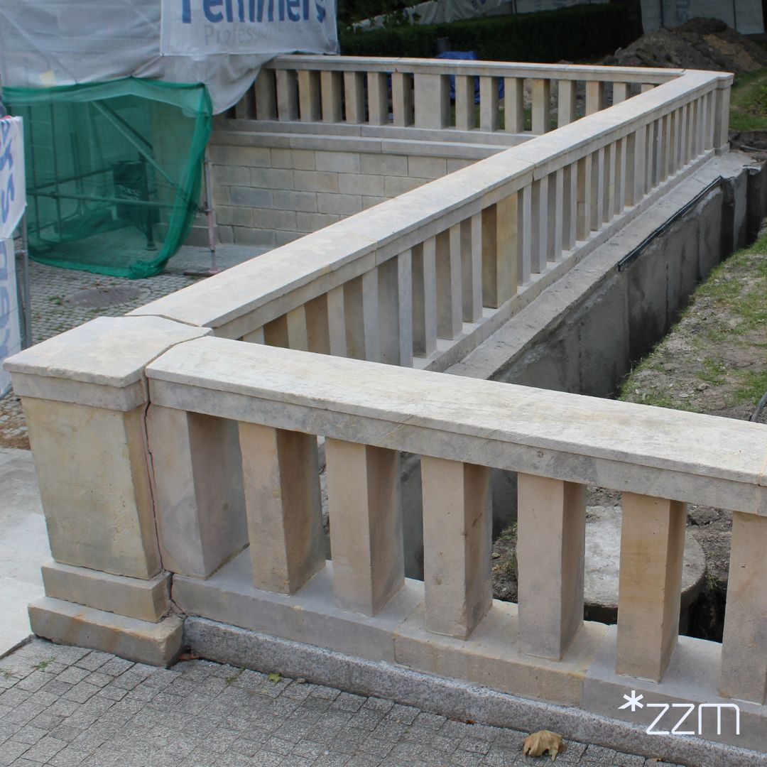 Trwa renowacja zabytkowych elementów przy wejściu do jednego z najważniejszych parków w centrum Poznania