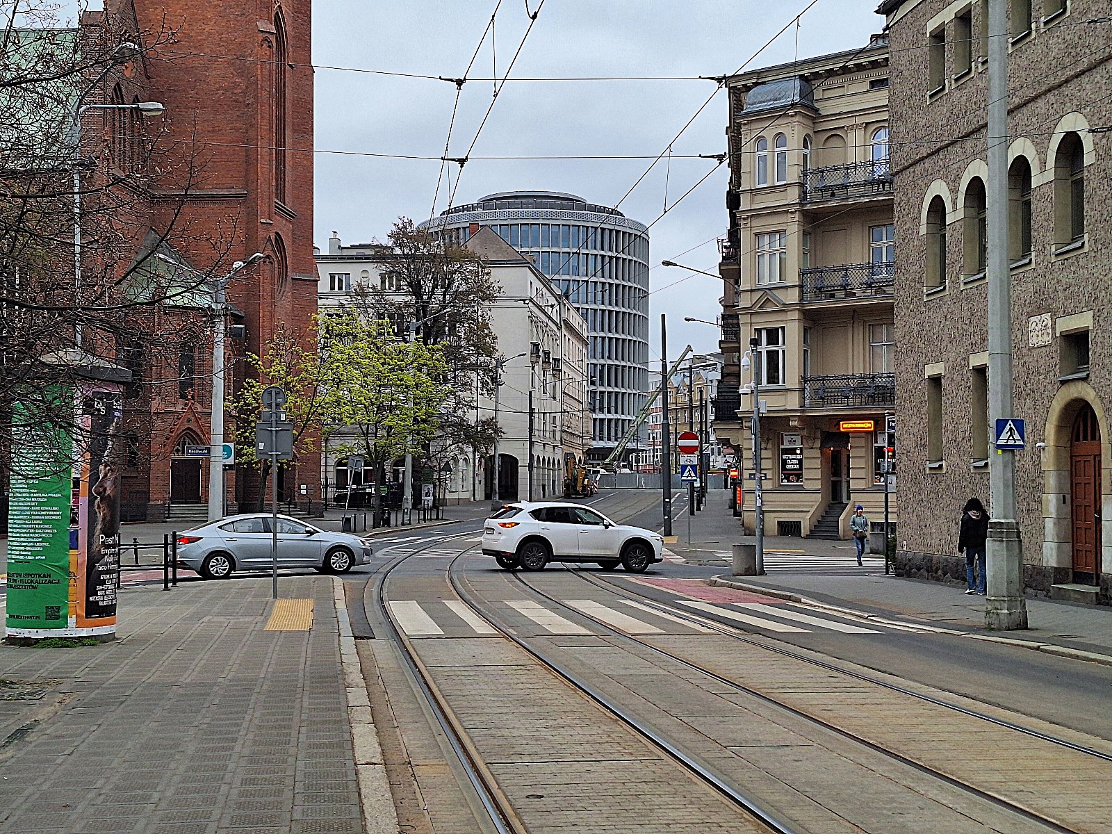 Ulica Fredry. W oddali widać Okrąglak
