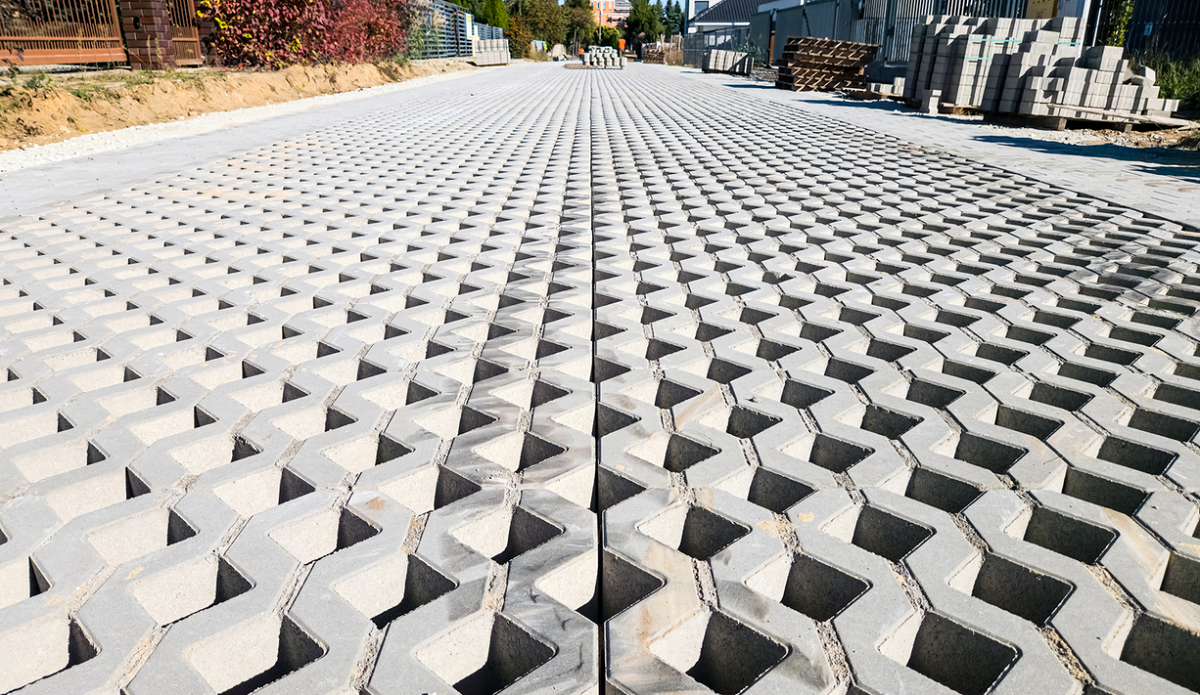 ulica z ażurową nawierzchnią