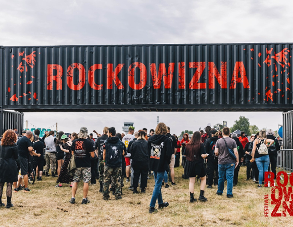 Wejście na teren efestiwalu Rockowizna