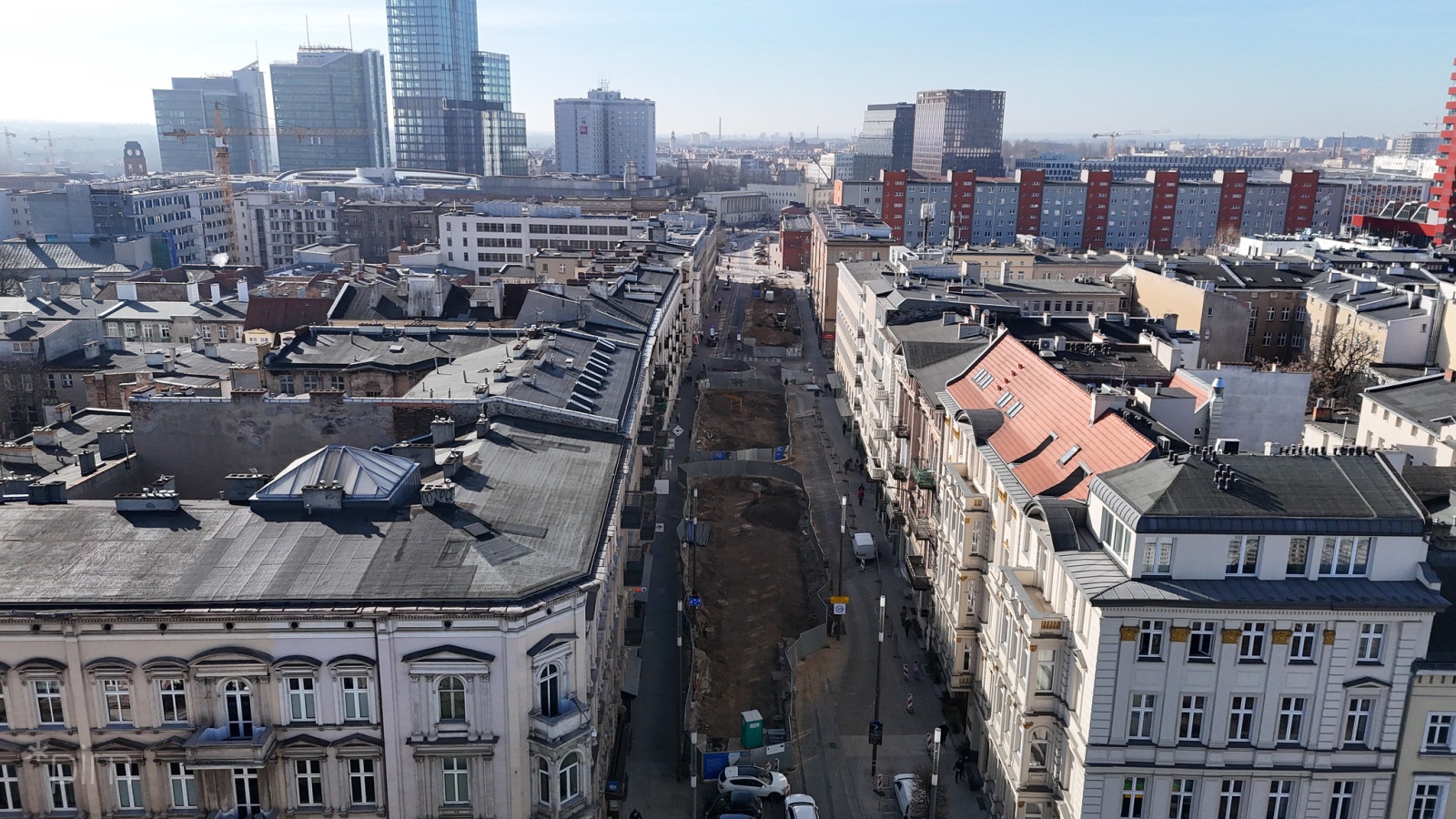 Widok na przebudowywaną ul. Ratajczaka