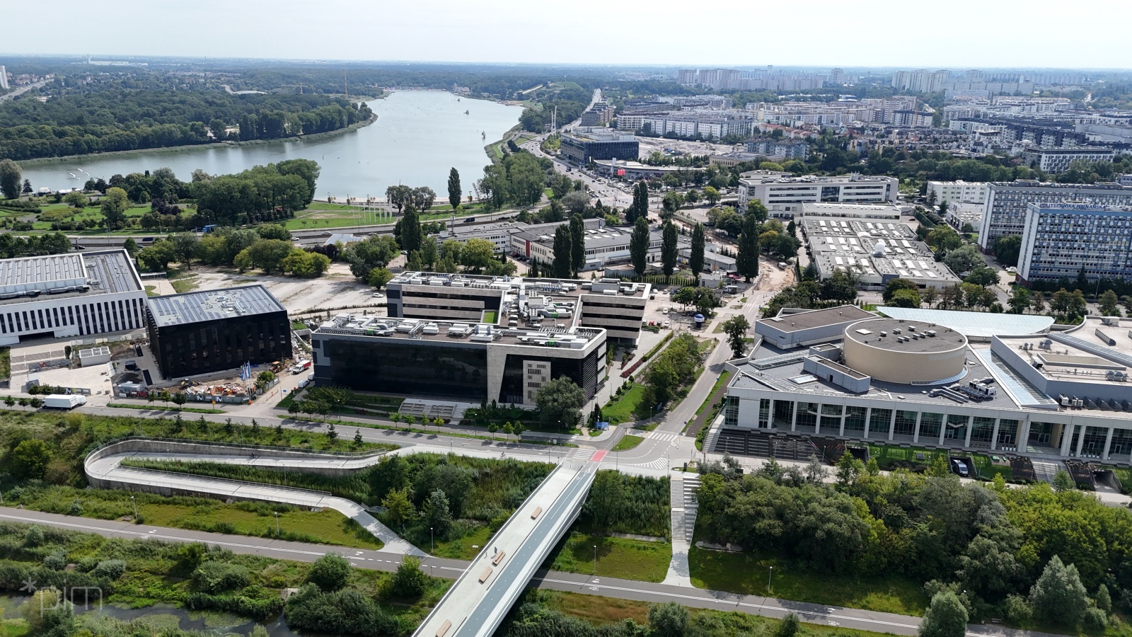 Widok na ul. Berdychowo od strony mostów. W tle widać Maltę