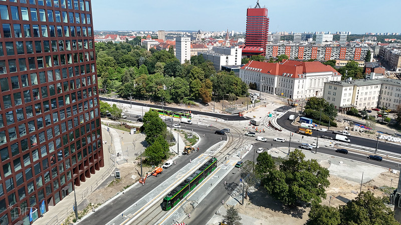 Widok na węzeł Wierzbięcice i budynki na Nowym Rynku po lewej stronie
