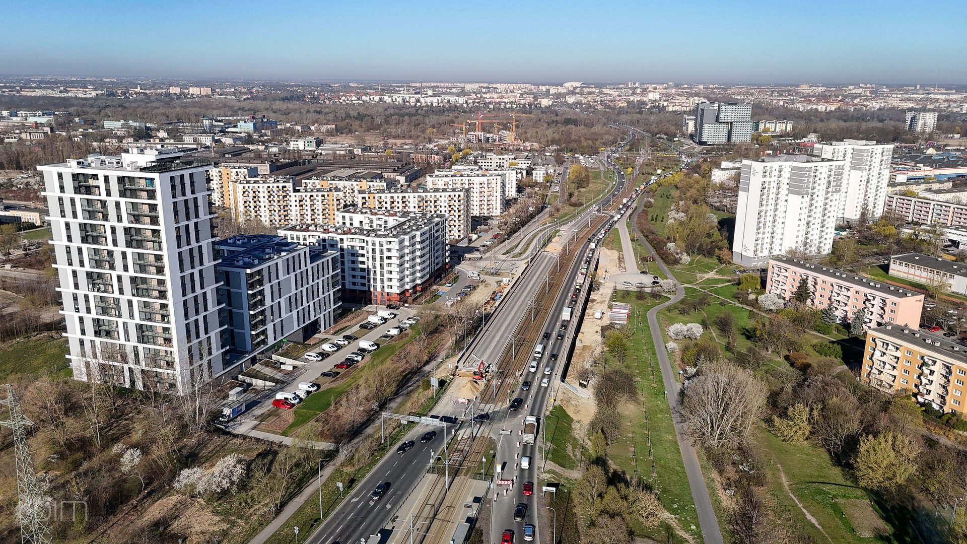 Widok z lotu ptaka na wiadukt wzdłuż ul. Hetmańskiej