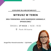 Plakat informacyjny szkolenia: "Wyrusz w teren - gra terenowa jako narzędzie animacji społecznej", 27 maja w Parku Wilsona; na dole zdjęcie prowadzącej.