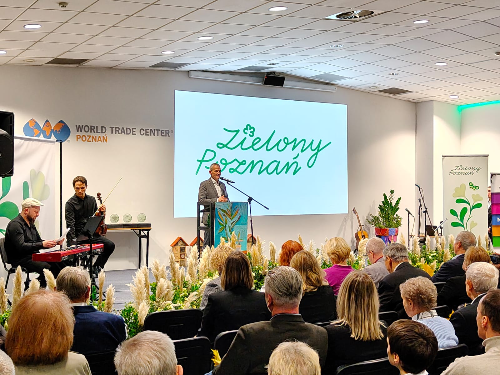 wystąpienie Pana Jędrzeja Solarskiego, zastępca Prezydenta Miasta Poznania, który przywitał i oficjalnie ogłosił wyniki 32.edycji konkursu "Zielony Poznań".