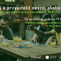 Na zdjęciu widać cztery osoby siedzące przy stole i grające w grę planszową. Po prawej od góry znajdują się napisy informacyjne dotyczące wydarzenia.