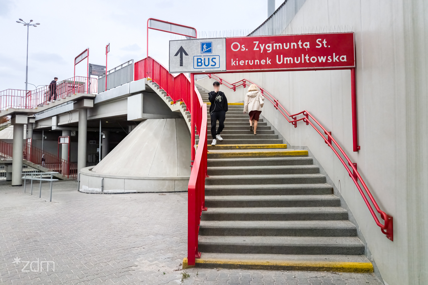 zdjęcie obecnego oznakowania przy przystankach Poznańskiego Szybkiego Tramwaju