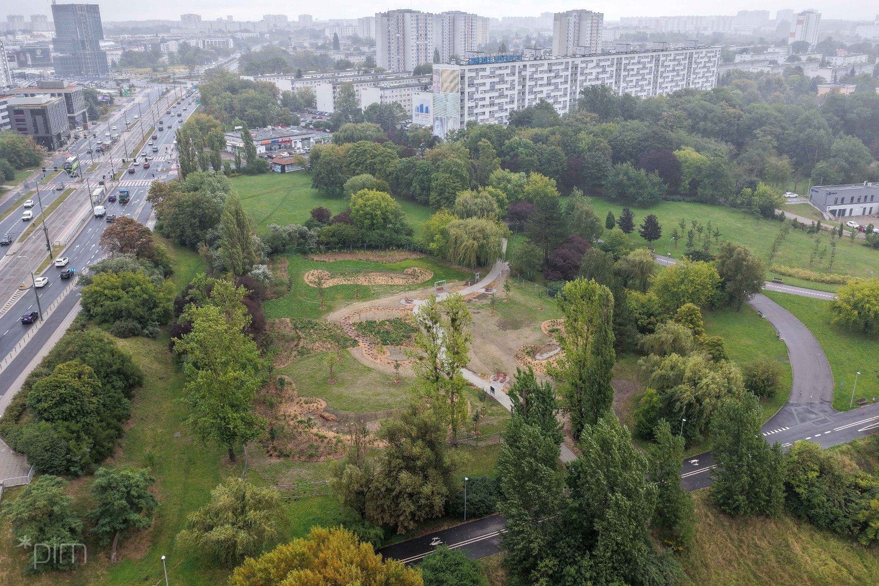 Zdjęcie odbrukowanej przestrzeni na Os. Piastowskim przy Moście Królowej Jadwigi