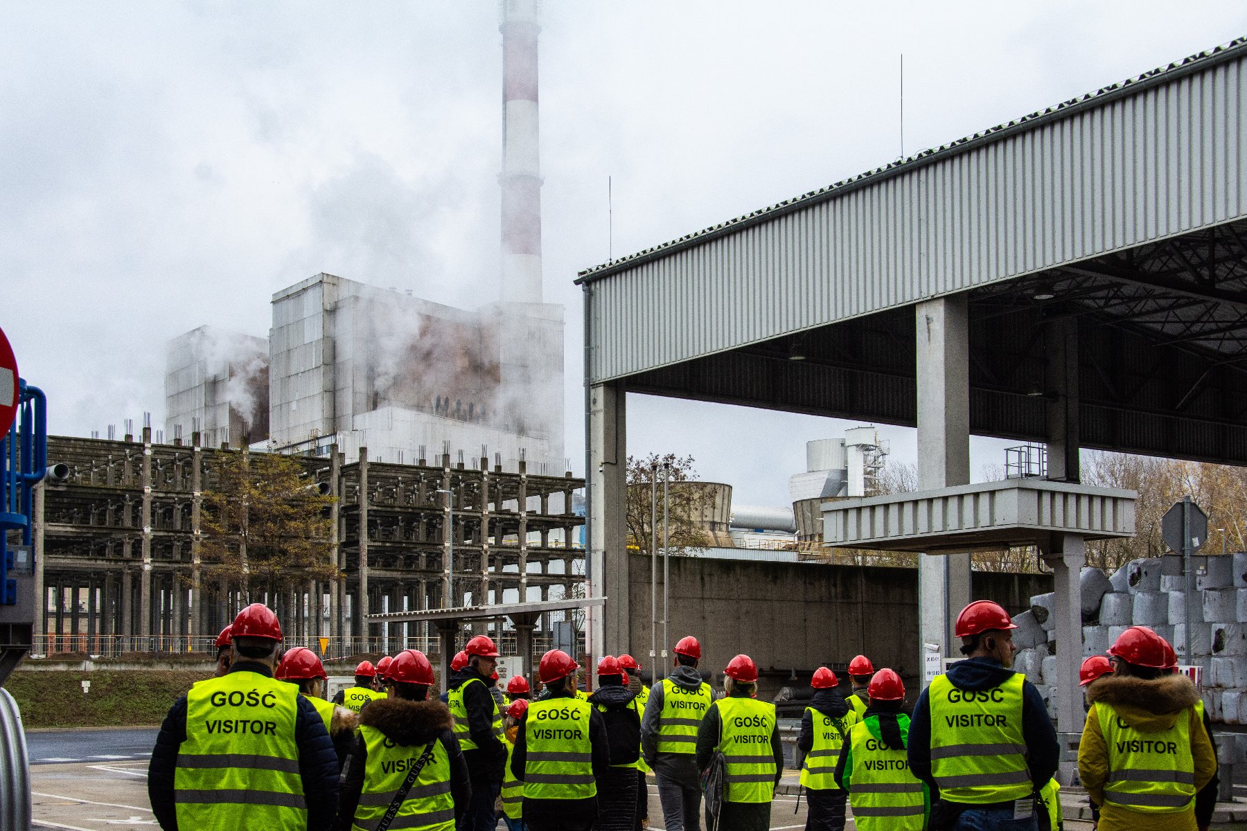 Zdjęcie przedstawia budynek spalarni.
