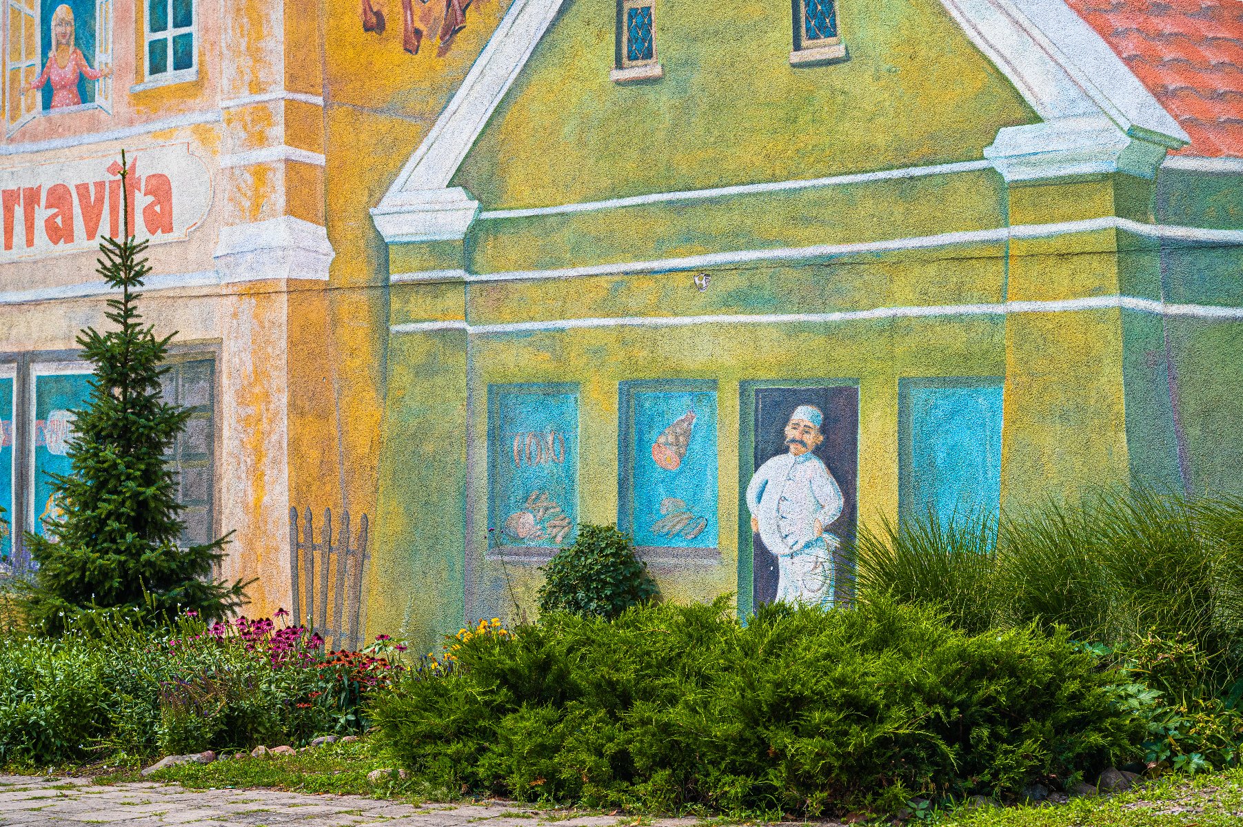 Zdjęcie przedstawia mural na budynku.