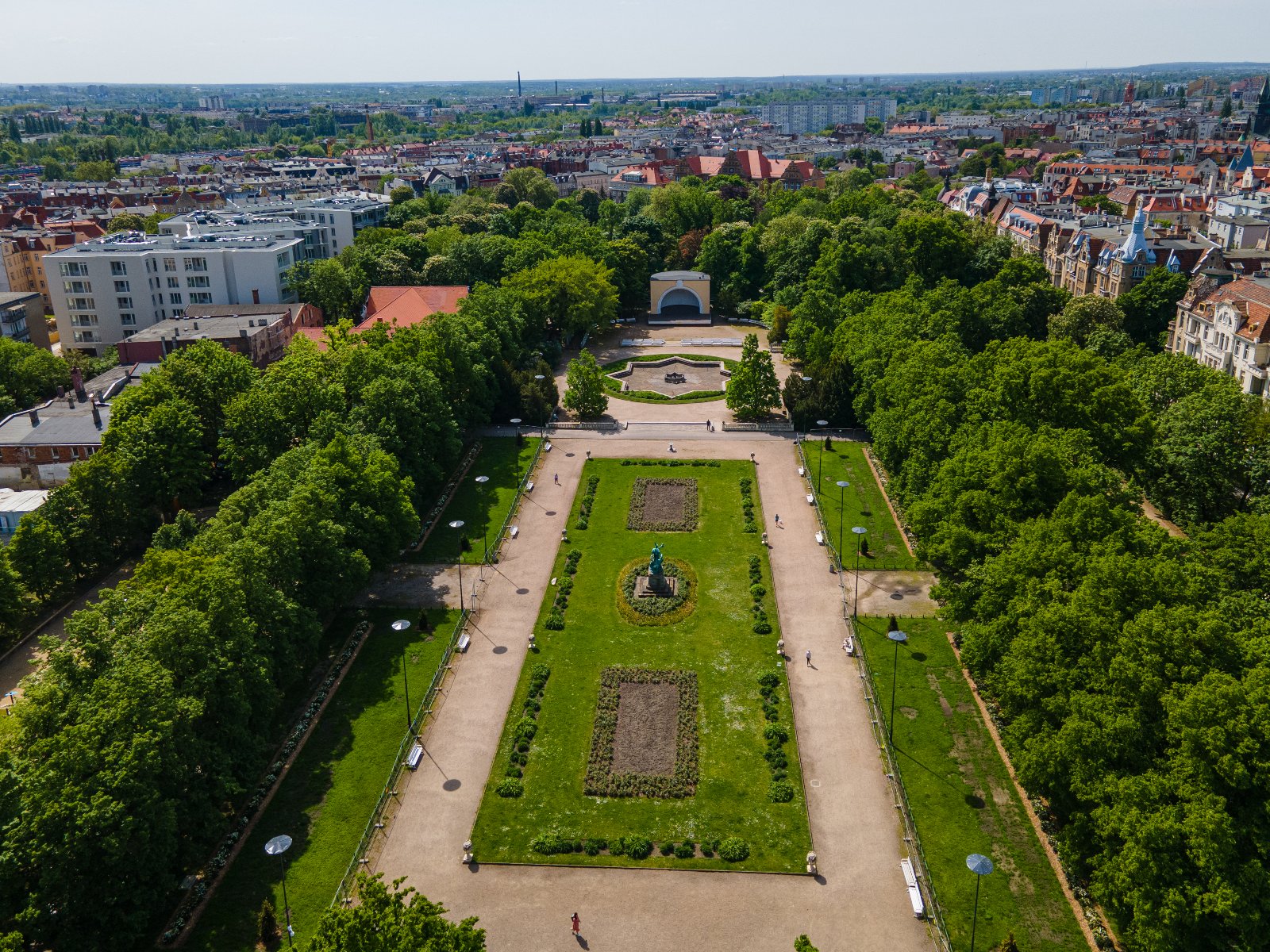 Zdjęcie przedstawia park.