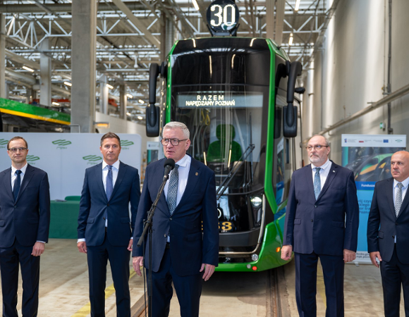 Zdjęcie z briefingu przed podpisaniem umowy na dostawę nowych, jednokierunkowych tramwajów Moderus Gamma