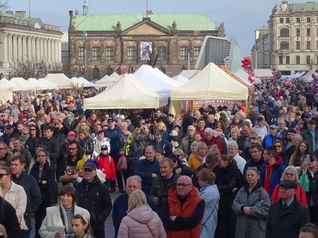 Zdjęcie z Kaziuków Wileńskich na Placu Wolności w poprzednich latach