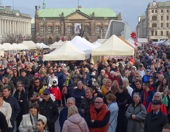 Zdjęcie z Kaziuków Wileńskich na Placu Wolności w poprzednich latach