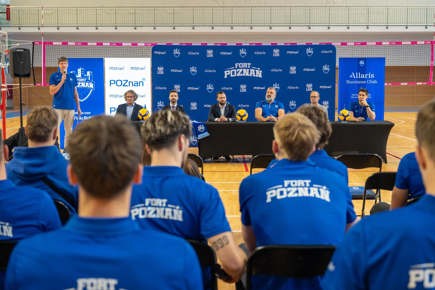 Zdjęcie z konferencji przed pierwszym domowym meczem
